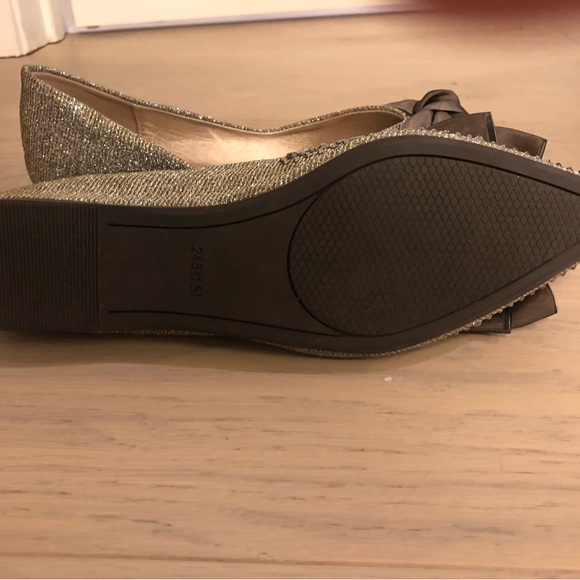 Super cute flats from Amazon. Sparkly with bows. Too big for me. - Picture 5 of 5